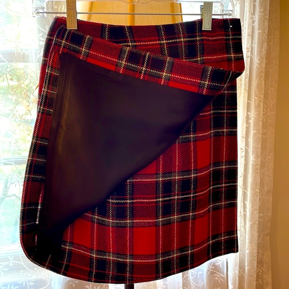 Chelsea and Cambell Plaid wraparound skirt - Picture 4 of 4